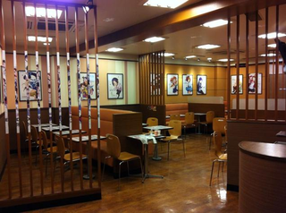 Illustration for article titled Tokyo Hamburger Restaurant Covered in AnimeÂ